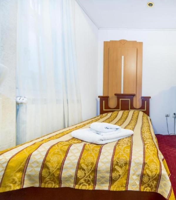 Hotel Carpati Imparatul Romanilor Bukarest Eksteriør billede