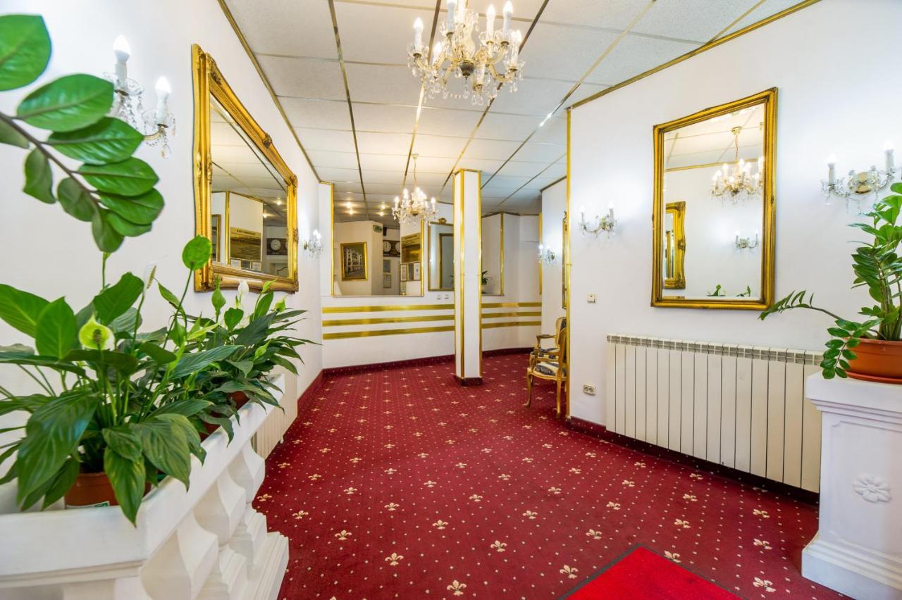 Hotel Carpati Imparatul Romanilor Bukarest Eksteriør billede