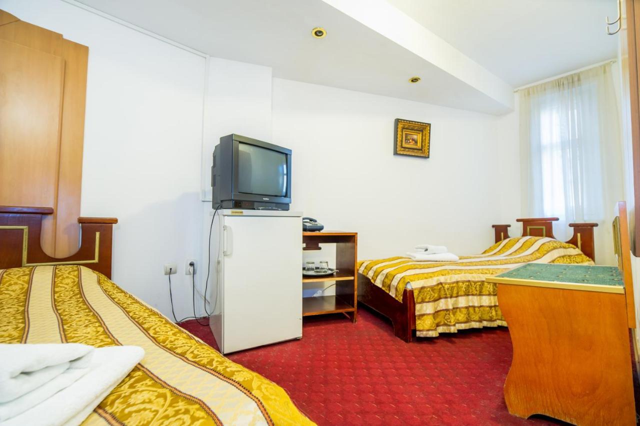 Hotel Carpati Imparatul Romanilor Bukarest Værelse billede